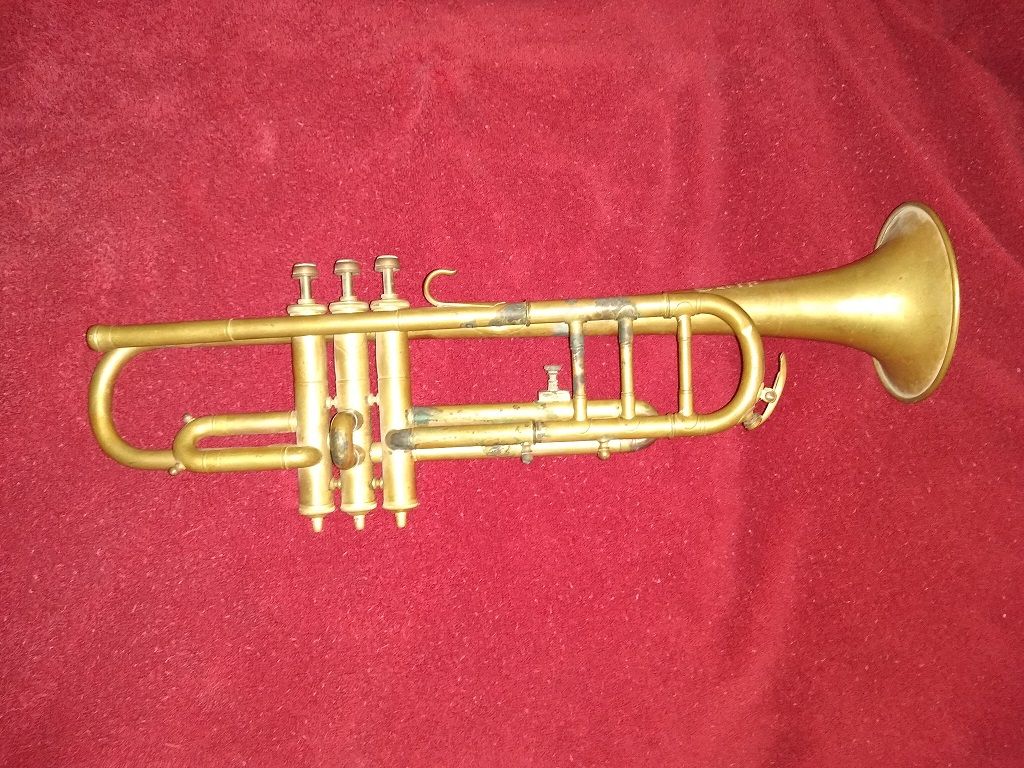 Huttl Trumpet 001.jpg