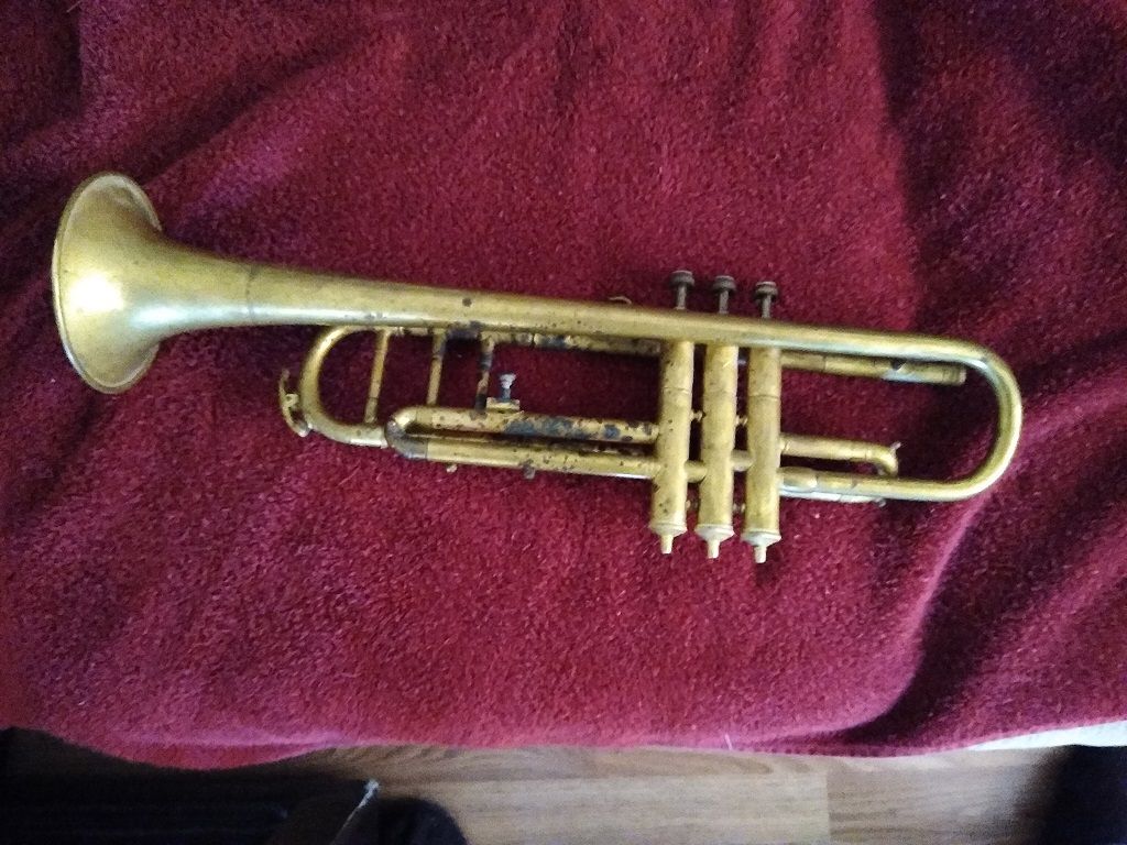 Huttl Trumpet 002.jpg